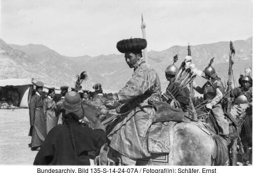 Tibetexpedition, Neujahrsparade, Berittener Bogenschütze