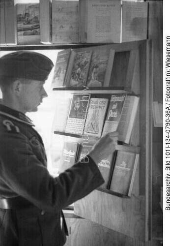 Polen, Soldat in Feldbücherei