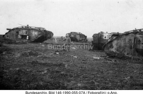 Frankreich, zerschossene englische Panzer