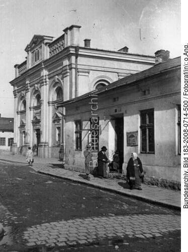 Kolomyja, Juden vor Synagoge