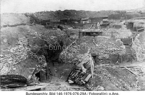 Westfront, ausgebauter Sprengtrichter
