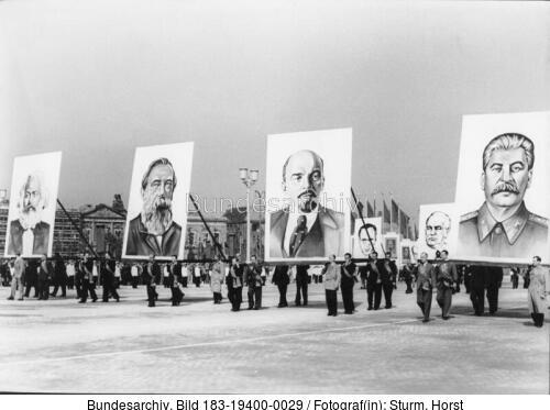 Berlin, Marx-Engels-Platz, Demonstration