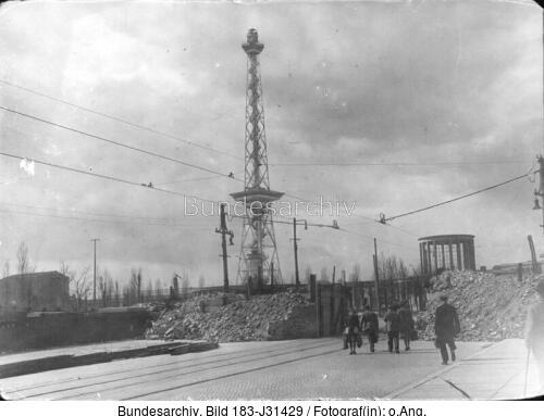 Berlin, Straßensperren Nähe Funkturm