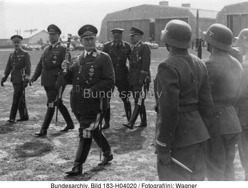 Wien, Hermann Göring, Abschreiten der Front