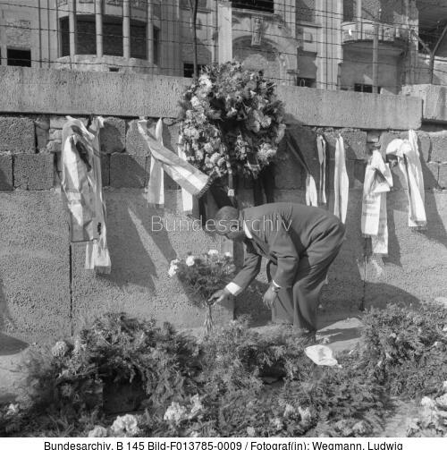 Berlin, Staatsbesuch Madagaskar, Fechter-Denkmal