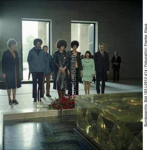 Berlin, Neue Wache, Besuch Angela Davis