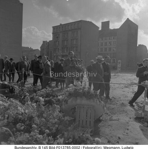 Berlin, Staatsbesuch Madagaskar, Fechter-Denkmal