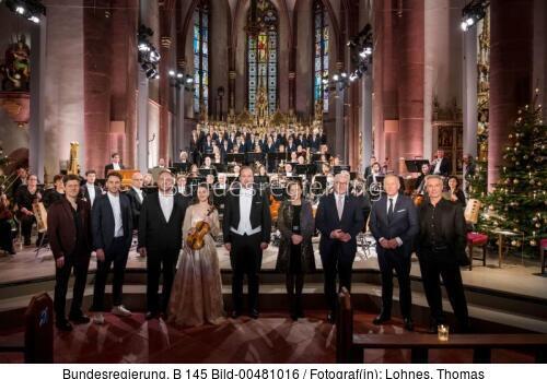 Bundespräsident Frank-Walter Steinmeier bei der Aufzeichnung der ZDF-Sendung "Weihnachten mit dem Bundespräsidenten - Ein festliches Konzert aus Dieburg" 2021