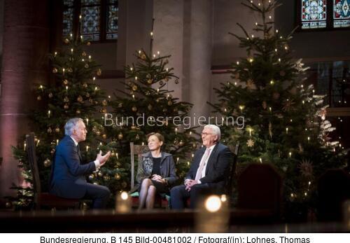 Bundespräsident Frank-Walter Steinmeier bei der Aufzeichnung der ZDF-Sendung "Weihnachten mit dem Bundespräsidenten - Ein festliches Konzert aus Dieburg" 2021