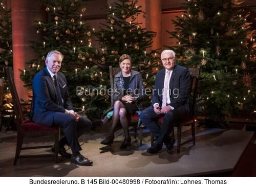 Bundespräsident Frank-Walter Steinmeier bei der Aufzeichnung der ZDF-Sendung "Weihnachten mit dem Bundespräsidenten - Ein festliches Konzert aus Dieburg" 2021