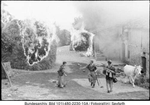 Italien, brennende Ortschaft