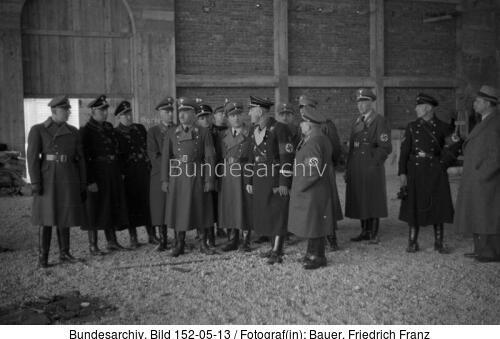 München, SS-Kaserne, Besichtigung Ley