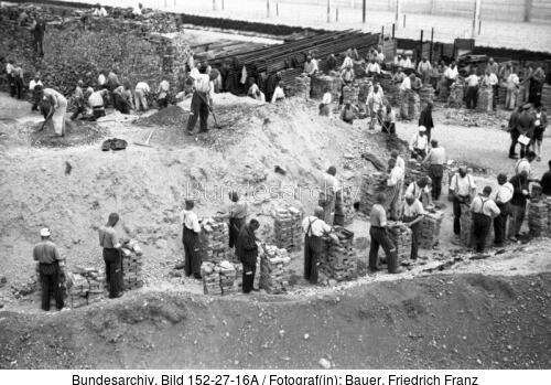 KZ Dachau, Häftlinge bei Arbeit