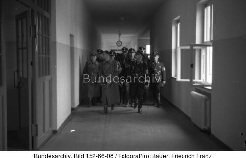 München, SS-Kaserne, Besichtigung Heß