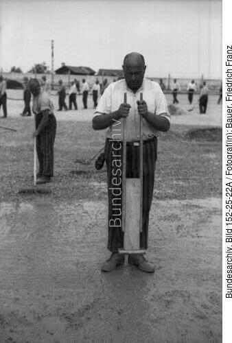 KZ Dachau, Häftlinge bei Arbeit