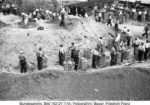 KZ Dachau, Häftlinge bei Arbeit