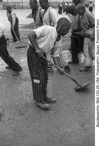 KZ Dachau, Häftlinge bei Arbeit