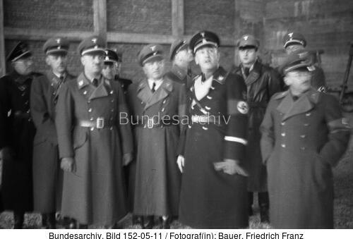 München, SS-Kaserne, Besichtigung Ley