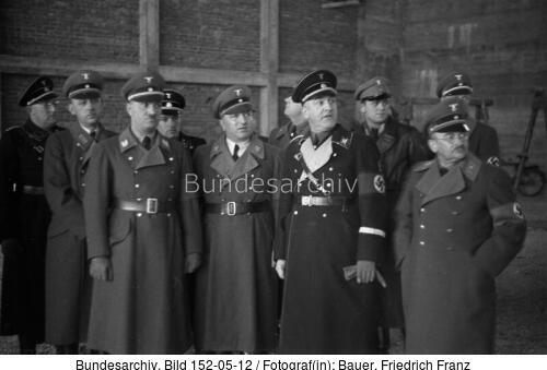 München, SS-Kaserne, Besichtigung Ley