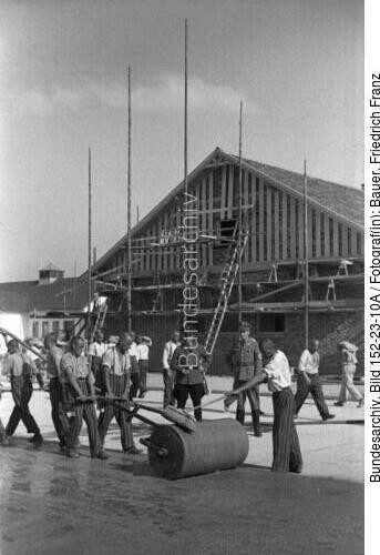 KZ Dachau, Häftlinge bei Arbeit