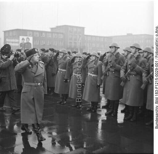 Berlin, Namensverleihung <span class="match">Wachregiment</span>