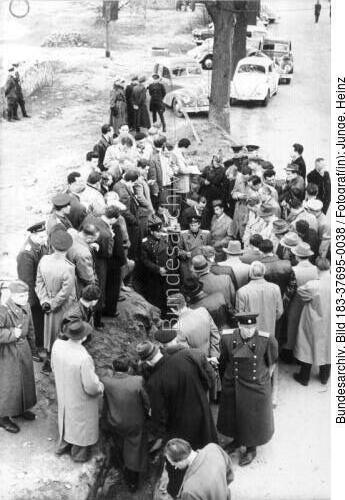 Altglienicke, Sowjetische Offiziere und Vertreter der westlichen Presse