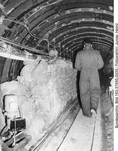 Altglienicke, Wasserpumpe im Spionagetunnel