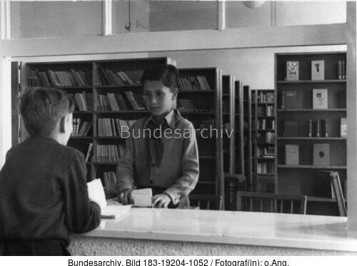Berlin, Haus der Kinder, Bücherausgabe