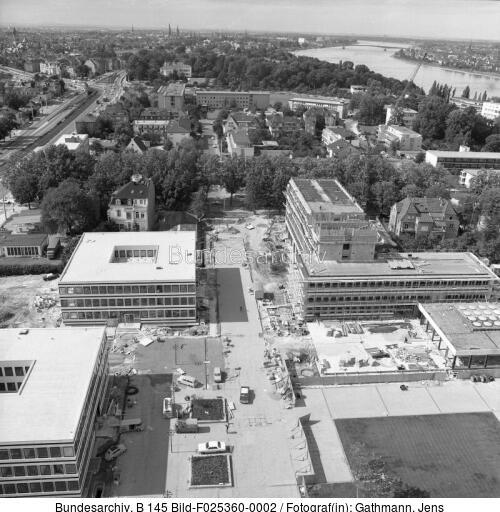 Bonn, Blick vom Hochhaus im Tulpenfeld