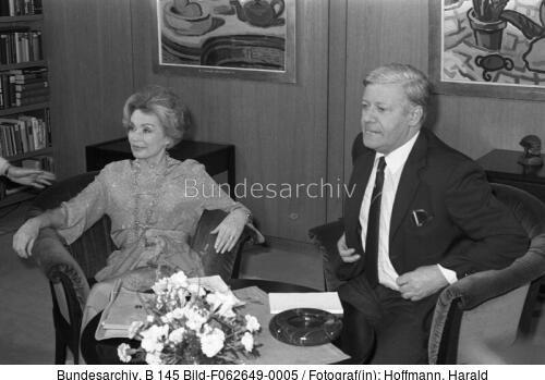 Lilli Palmer interviewt Helmut Schmidt