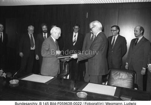 Bonn, Günther van Well, Walter J. Stoessel