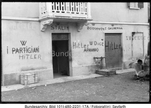 Italien, Parolen an Hauswand
