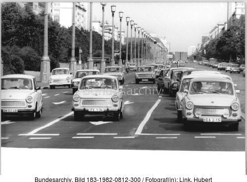 Berlin, Karl-Marx-Allee, Straßenverkehr