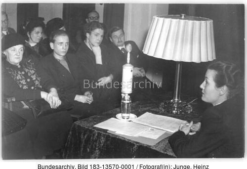 Berlin, Inge Keller berichtet über Reise