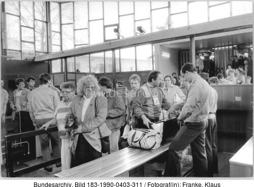 Berlin, Bahnhof Friedrichstraße, Grenzkontrolle