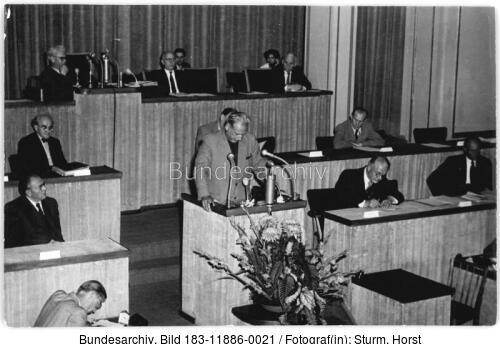Berlin, Außerordentliche Volkskammersitzung