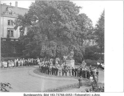 Zwickau II. FDGB-Arbeiterfestspiele, Kranzniederlegung
