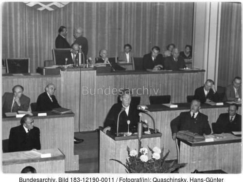 Berlin, Außerordentliche Volkskammersitzung