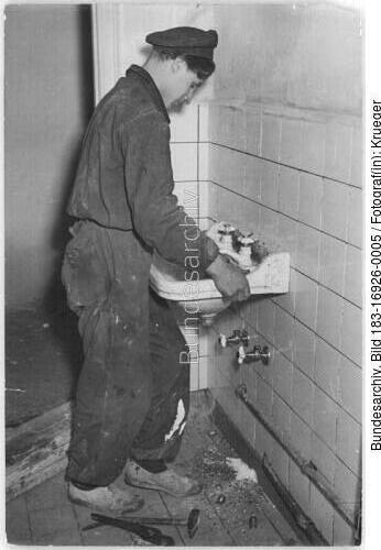 Berlin, Bau Karl-Marx-Allee, Block E-Süd, Waschbecken
