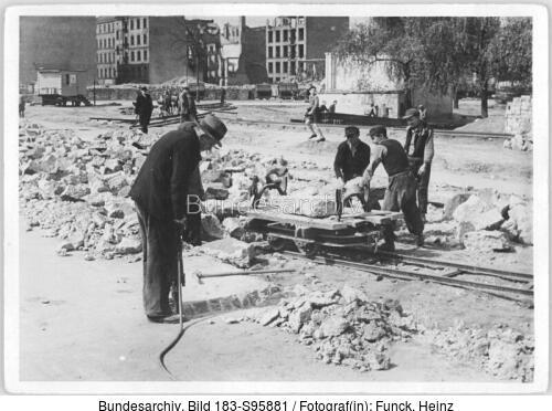 Berlin, Bau Karl-Marx-Allee,  Königsberger Straße