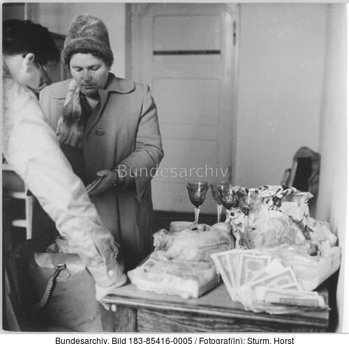 Berlin, DDR-Zoll, beschlagnahmte Waren und Zahlungsmittel