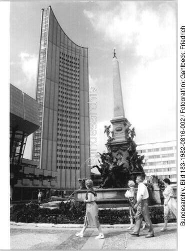 Leipzig, Karl-Marx-Platz, Brunnen