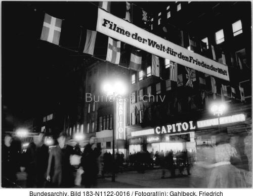 Leipzig, Petersstraße, Kino "Capitol" bei Nacht