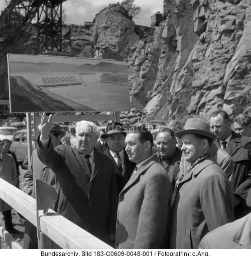 Sowjetunion, Honecker besichtigt Wasserkraftwerk