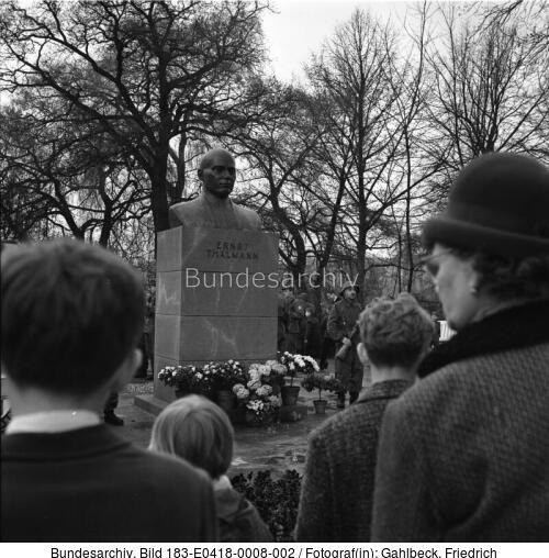 Karl-Marx-Stadt, Ernst-Thälmann-Büste