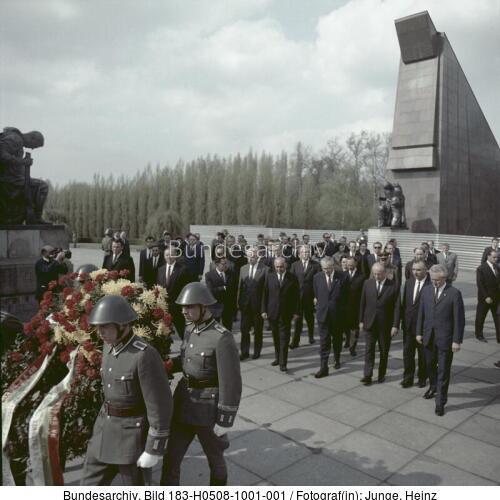 Berlin, Todor Shiwkow, Kranzniederlegung
