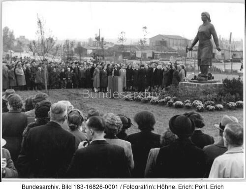 Dresden, Denkmal der <span class="match">Trümmerfrau</span>en