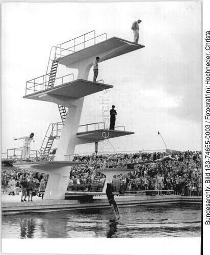 Berlin, Pankow, Freibad, Sprungturm