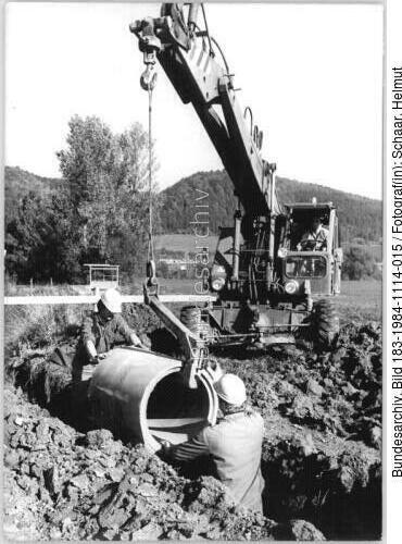 Walldorf, Verlegen einer Wasserleitung
