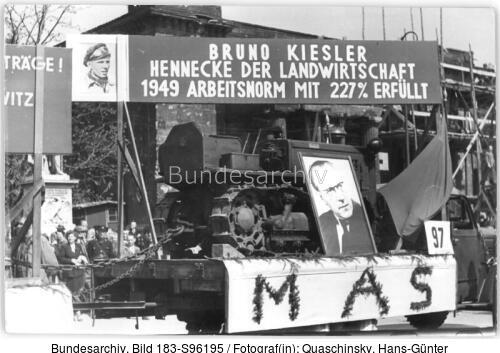 Berlin, Mai Umzug, Wagen einer MAS